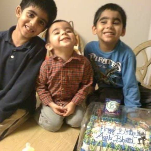 Meet your Posher, Sofi - Picture 1 of 1